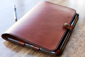 iPad Air 2020-2026 Classic Leather Case